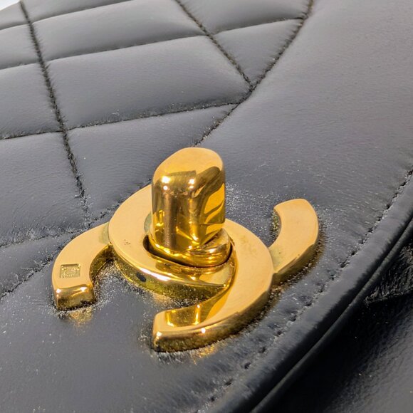 Chanel Vintage 3-Series Black Quilted Lambskin Diana Single Flap Bag - Picture 3 of 16